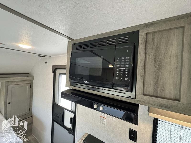 010A61FE-F7F8-4432-B7EE-9D458EC25036