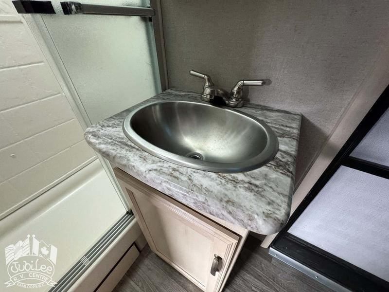 0CCD19DE-AC85-444B-84DE-25D04C50387C