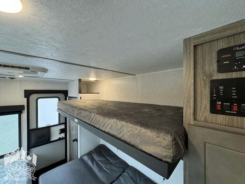 12B2EE92-666A-4815-8BFE-7FFF4D76827C