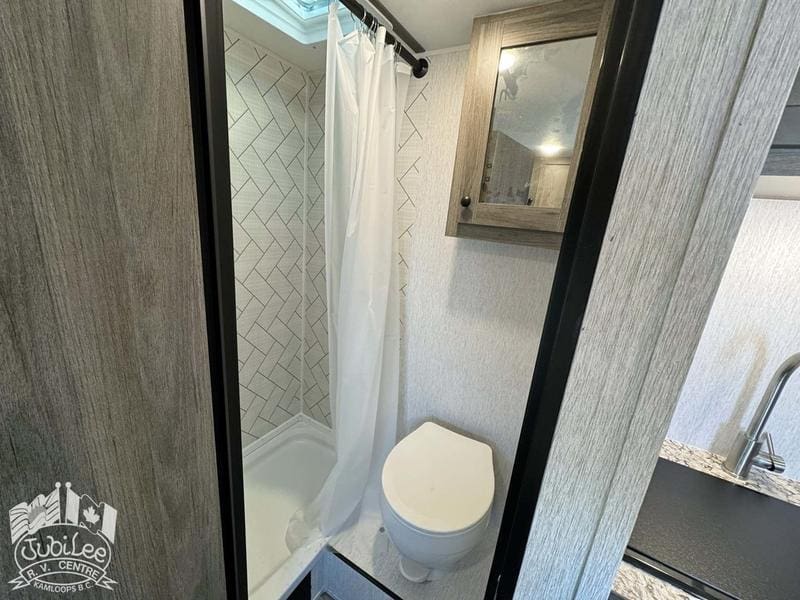 19132384-641B-4B49-80DE-3775ADBF40CD