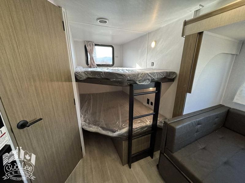 195A4104-F9A6-441A-9864-B6DC27E7F34B