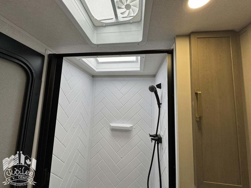 1B7A6FE8-6F09-4875-85F6-2B8D5DC5EEC3