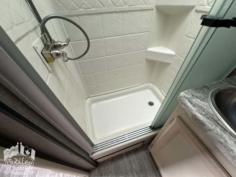 1FD51EE9-C076-44D1-9E35-3C255FE63781