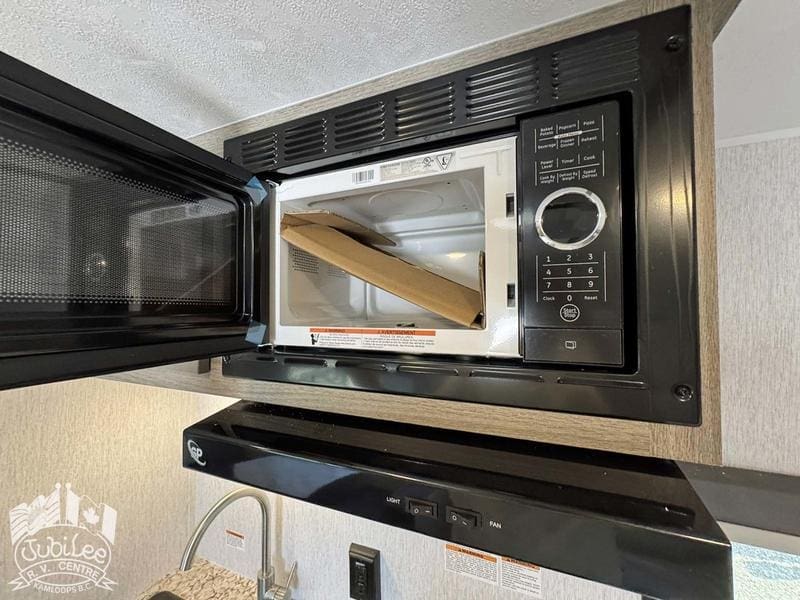 2113877A-155C-4DAC-A2D1-83E4997E3487