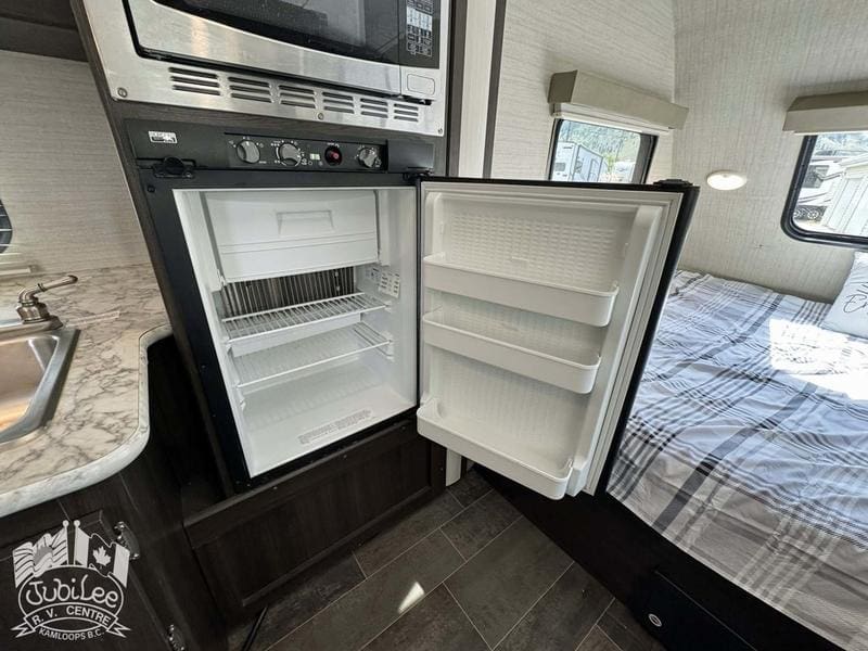 2160E2CA-CBB5-4A3C-B526-80C202EFDCDC