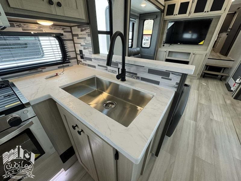 223C6FE9-03EA-4086-B9F2-1DB8E5FFE68D