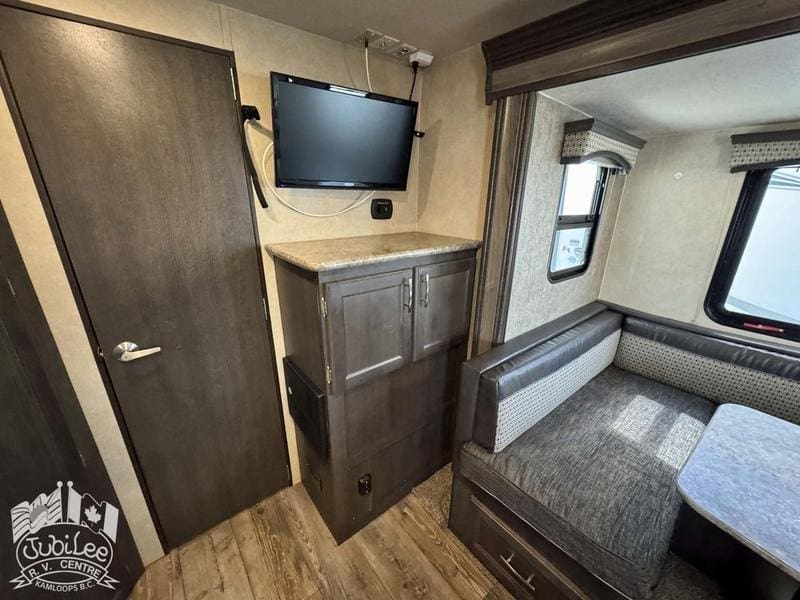 27CFF887-D9DA-4F34-83B5-F27668C60FE4