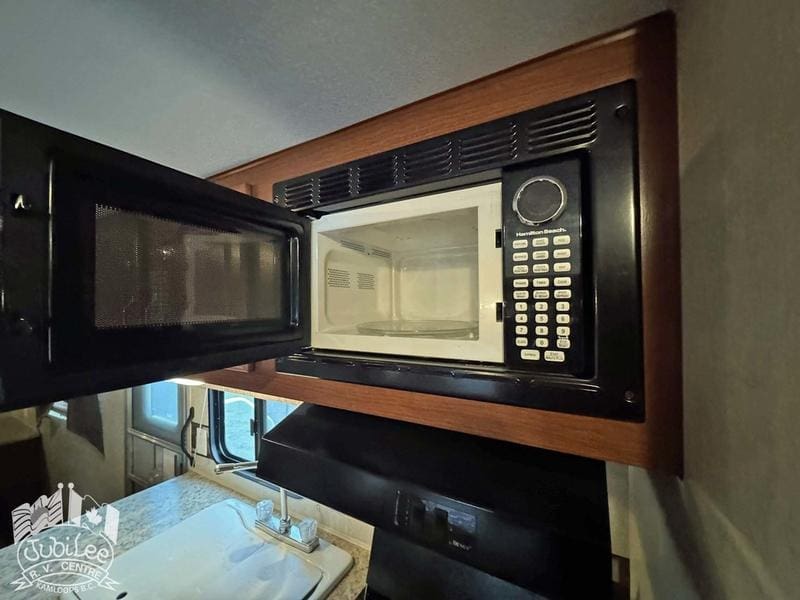 2B3DFC63-F78A-422A-8972-B3C8C6179896