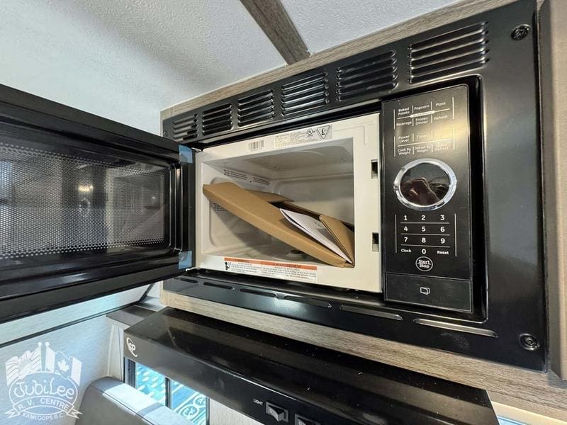 33AA1F2B-4541-4A11-AAD0-E735E8AE9199