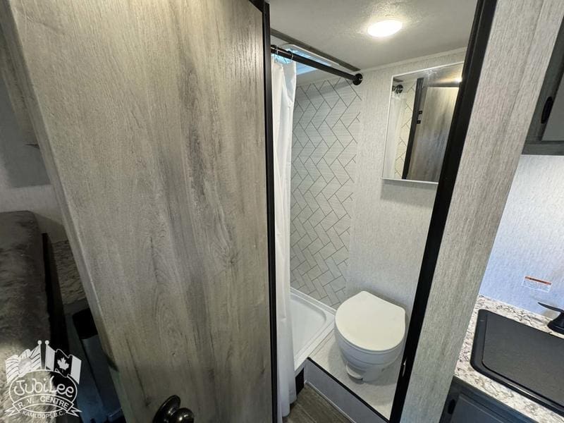 35F9FBEB-65D6-475F-886D-648213788778