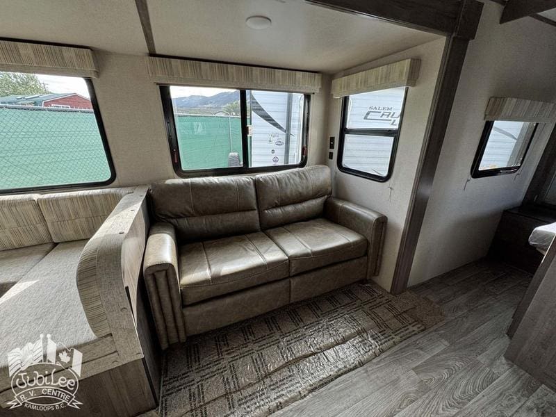 3A1CE8D3-19F5-4AEA-AEB2-CCF5C0DFB03D