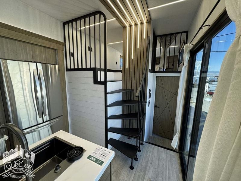 3AF8CDA5-D111-4065-84CC-2070626869AD