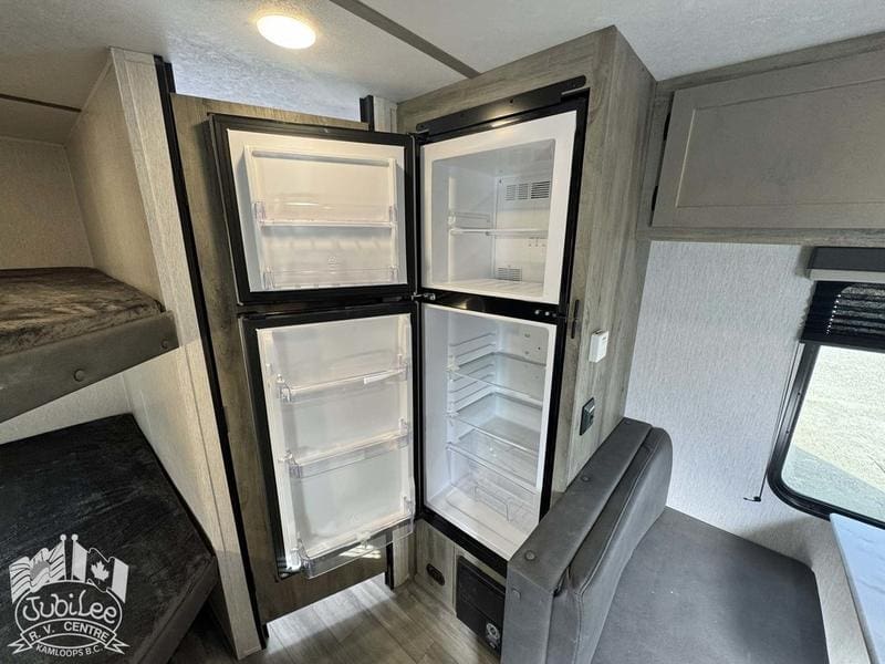 3C90DF8E-AF3B-437F-B87F-43649EB6C36F