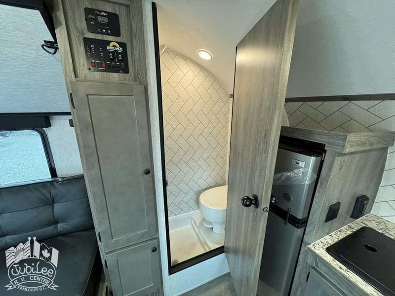 42B211BC-C4DD-4EFE-B783-A7EA699047B4