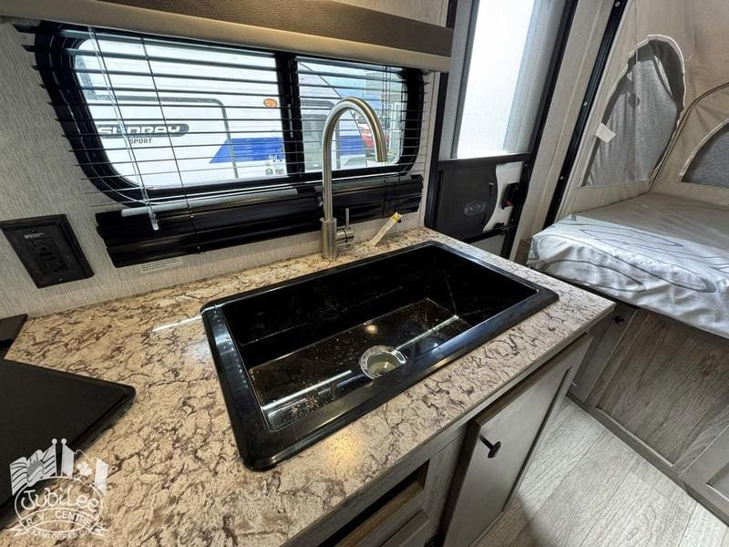 4855ACB7-1273-40C6-B6AD-516D2232FD9E