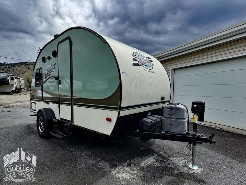 4ECB9DE7-37FC-4F15-8B26-13E08F60B524