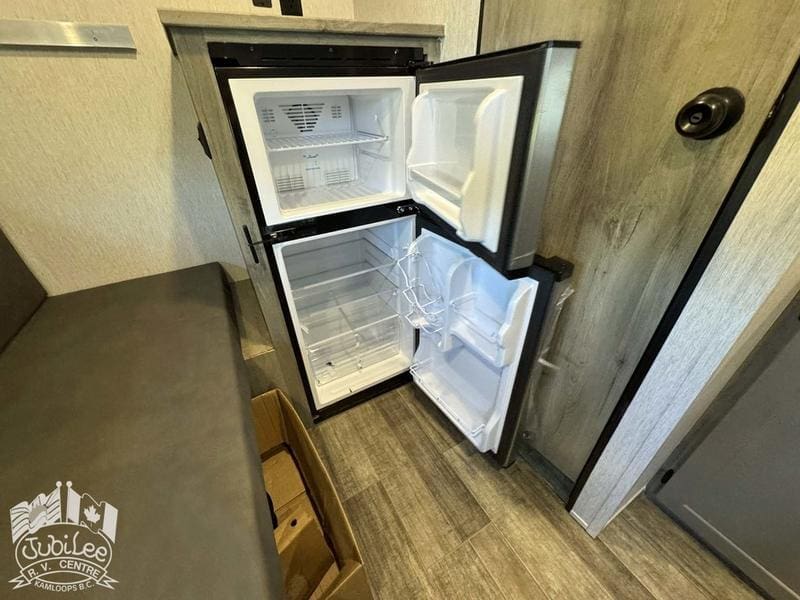 5BAA9CFF-5640-4914-A9E2-FEDCF779E45E