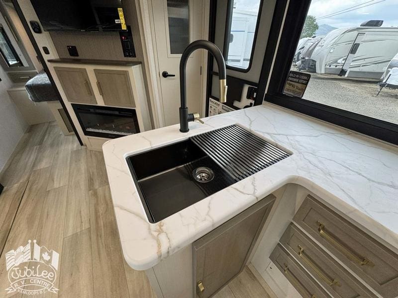 5BF609F5-2EA8-4841-8312-931A4B533EA7