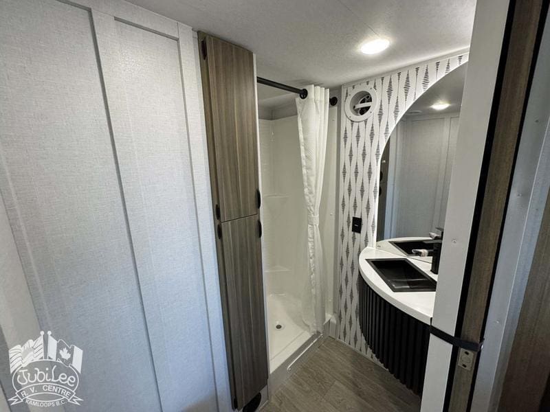 5F89D190-2070-406E-B3F6-91264CF6DD63