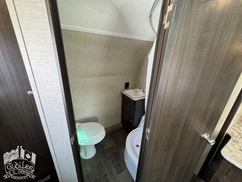 5F8AADAF-67B7-4CC3-B05F-D13CD0424511