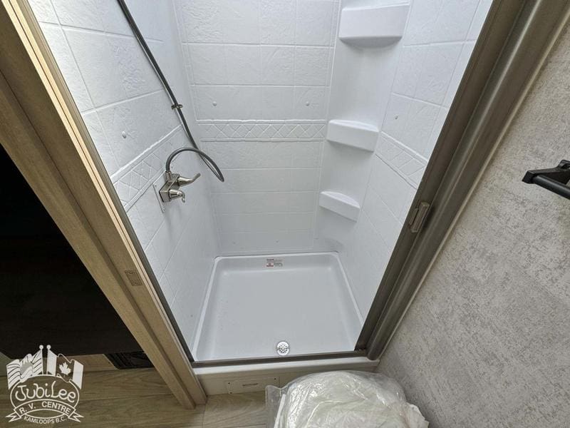 6135CB5C-8946-48D5-8F28-C6FADFF31447