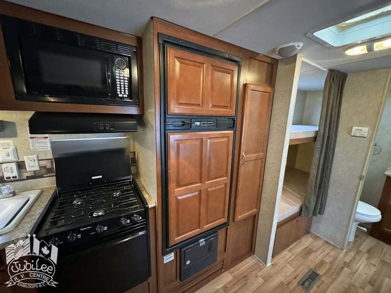 6AD703DF-18CF-4905-9B84-1585BC290C5C