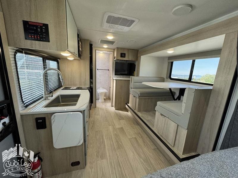 6B05CF3E-6FF7-4E94-9798-B1E2214BAF79