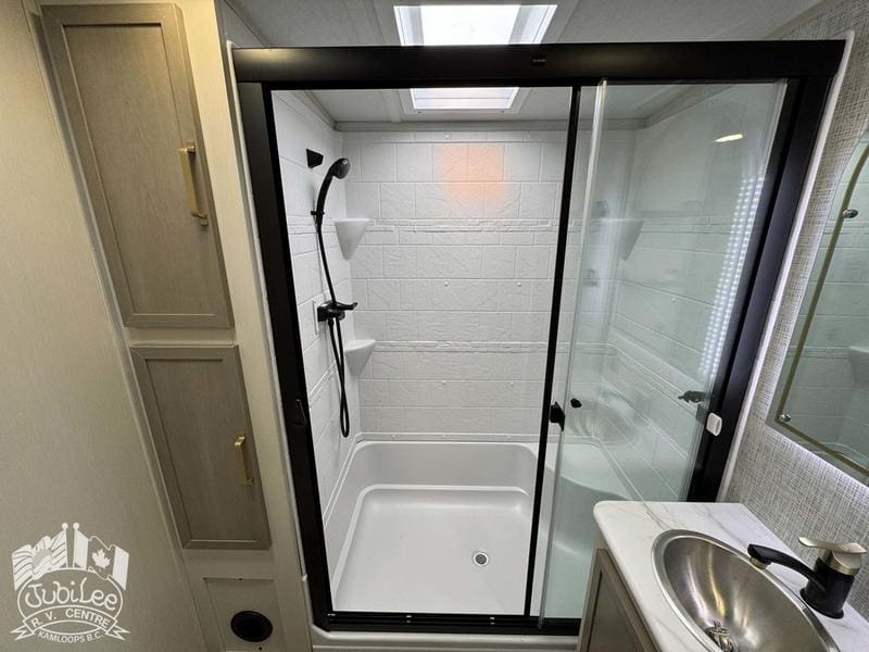 6B095807-7A57-41E9-B1F4-18FD4AC7864D