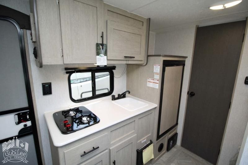 6B7F1AD4-78DD-453F-86B0-7105EC6C47E1