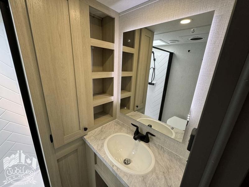 6D51C6B1-3282-4025-BBCB-66B6106B3848