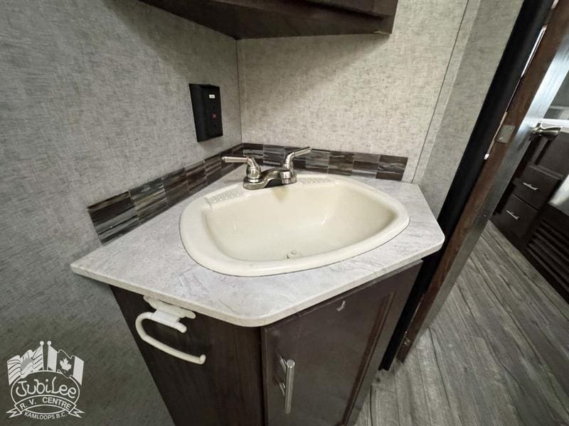 6F90E1AF-0808-4379-9748-8B63788CB6DC