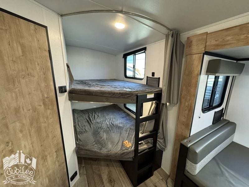 8904B4E0-F375-4601-85CC-A8DDB18C260E