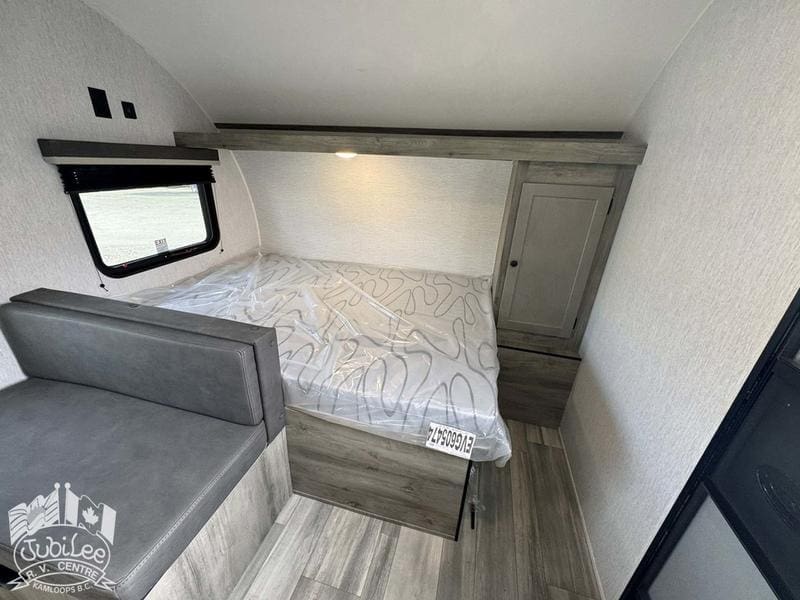 9113F985-BC87-493A-92F6-A697FBA97AD1