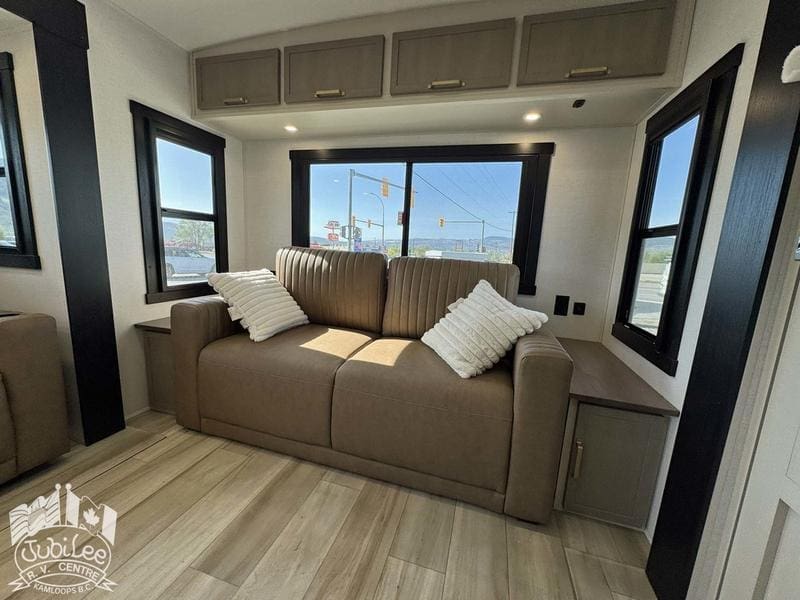 92D47CA8-9851-4984-BD64-059B5A15D025