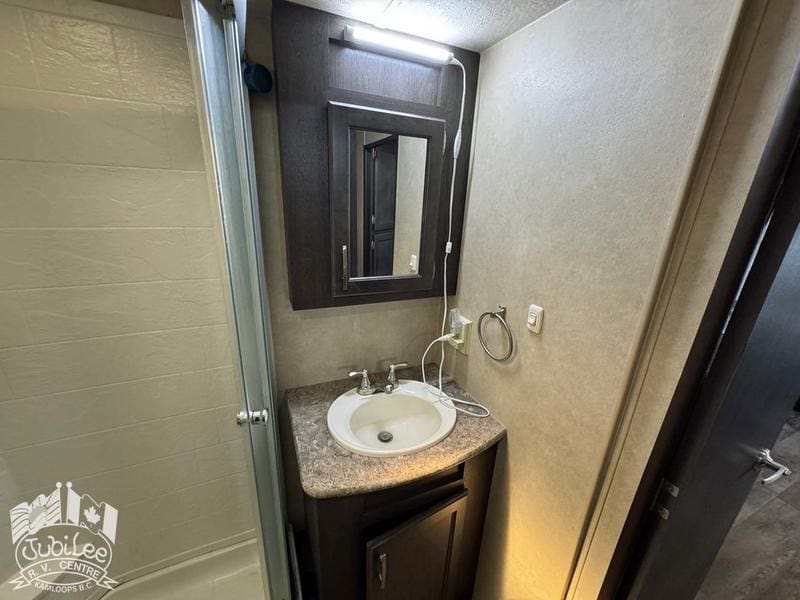 9991AB6C-22B2-445F-90F7-B59D903FF37B