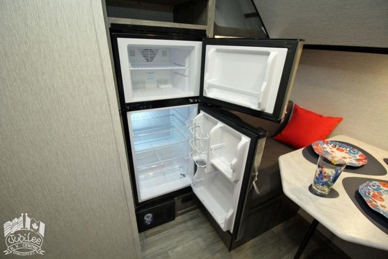 9B0F2A20-24DF-4B94-A01E-F115ADF94B9D