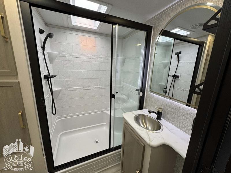 A9005925-020C-47C8-A54C-85DDE5BAB548