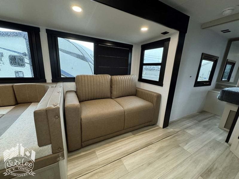 AA5F0F92-ACCC-41F6-9061-91EB227799A0