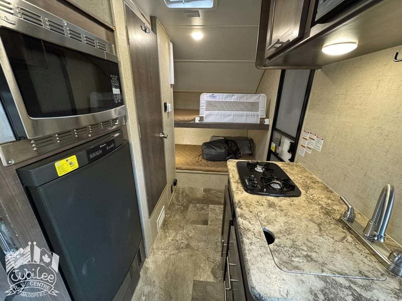 B102FEF0-FE79-41CF-95E4-99DF8A203C7B