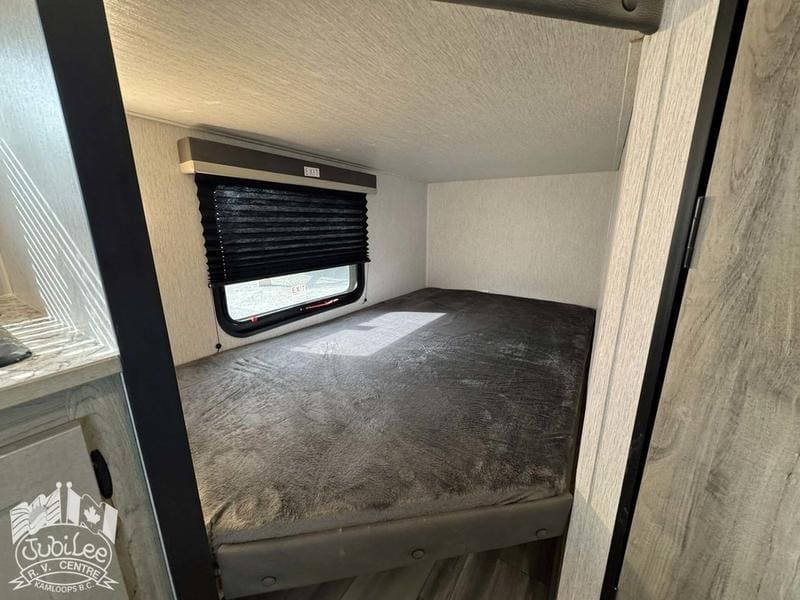 B1D682F2-FDCF-4C74-BEA5-54CEB5B7948D