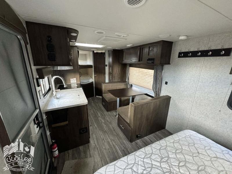 B25C383E-A973-4B12-8564-1E04F0C8A81A