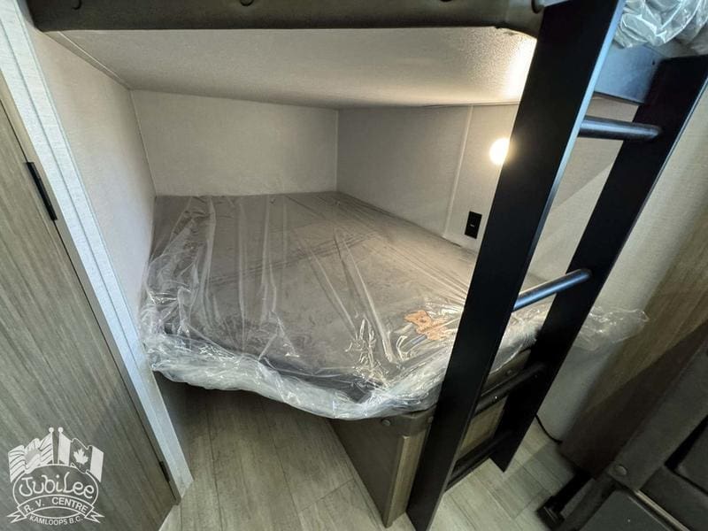 B5F6233A-82BE-41E0-B108-6EAE589C821A