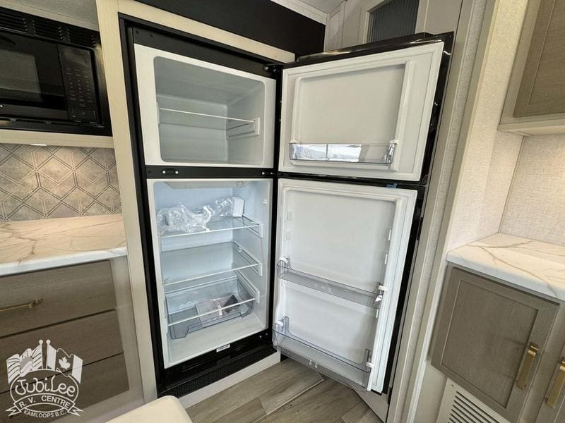 C8632EB8-9BFB-4B83-AD2A-70DB8DC13F75