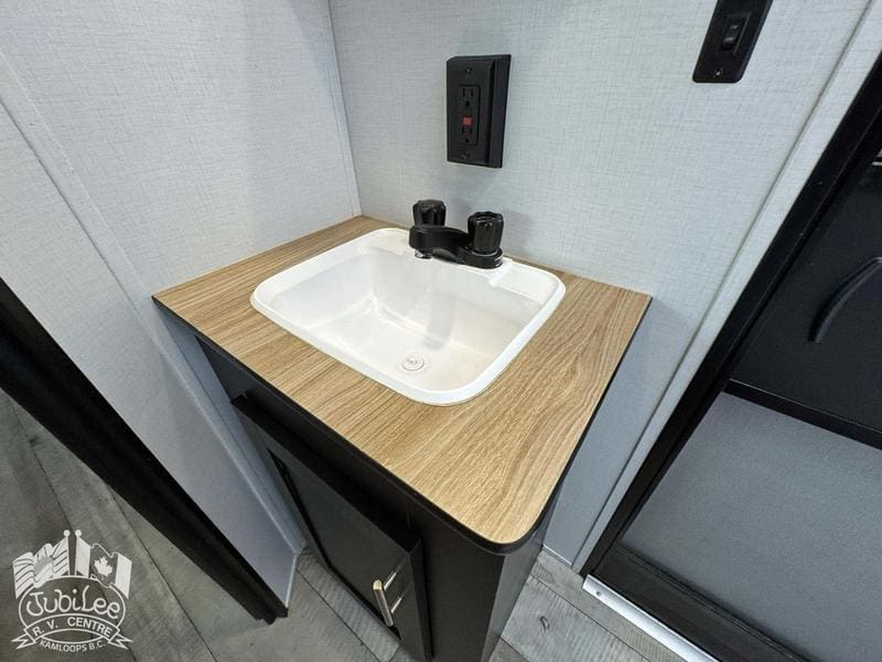 CE72FD4F-D55A-475B-927F-522B34CD204E