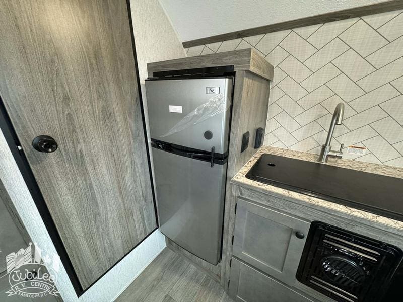 CE86F68B-BA30-4728-8B68-8EA7C53A9A7C