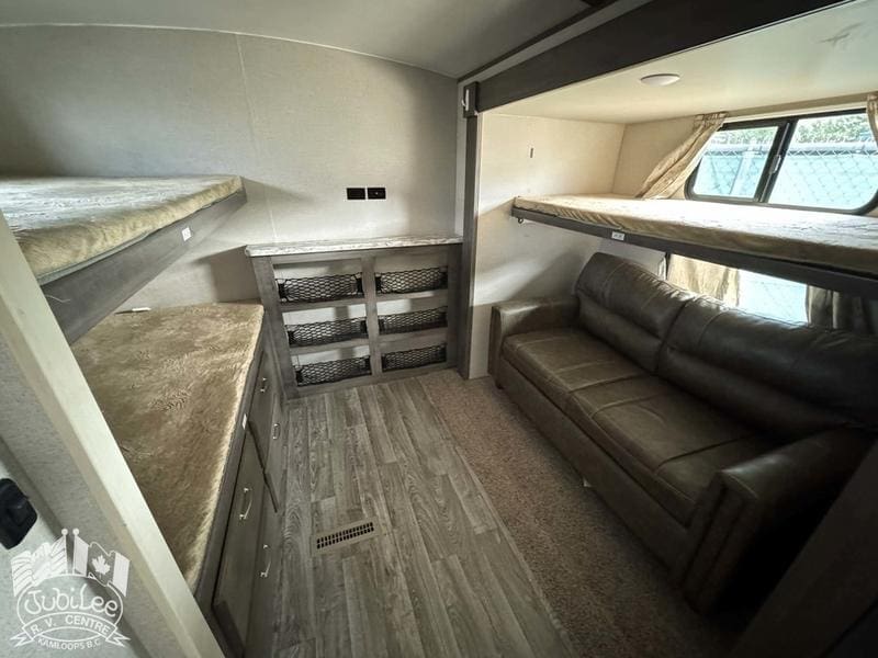 D713E5D4-98D5-4D4C-865F-E19E043AA0F1