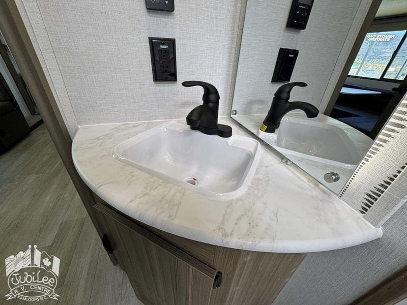 D8E7AC3C-C051-4A30-AEA8-A2304AB50511