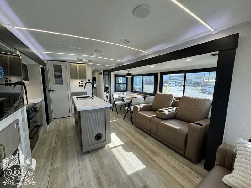 DCC4C322-7F6D-46B7-92C8-7F7CCFA2A524