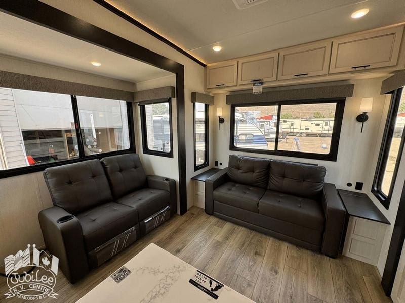 EE7D7BDC-06E1-4B37-89DD-EE1DC297E2F0